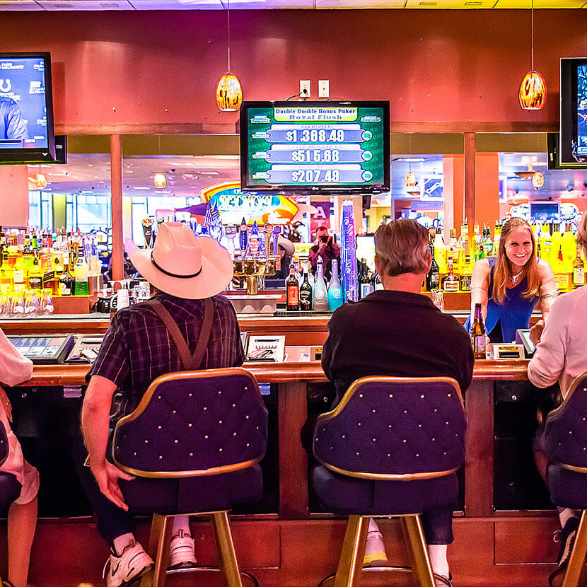 Wnętrze EarthhGlow Poker Bar